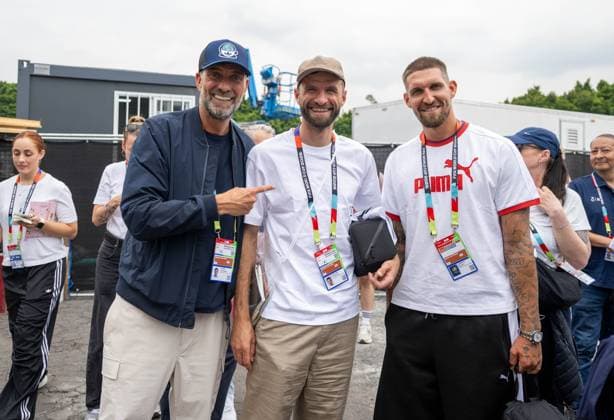 Fußball, Herren, Saison 2025 26, FIFA Word Cup 2026 in Mexiko, Kanada und USA, Mexiko-City ein Tag (Ortszeit) vor dem Eröffnungsspiel, im Bild: v. l. die TV-Experten Jürgen Klopp, Thomas Müller und Robert Andrich (alle Magenta TV) im Aztekenstadion Estadio Banorte vor der Platzbegehung, 10.06. 2026, *** Soccer, men, 2025 26 season, FIFA Word Cup 2026 in Mexico, Canada and USA, Mexico City one day local time before the opening match, in the picture from left the TV experts Jürgen Klopp, Thomas Müller and Robert Andrich all Magenta TV in the Aztec stadium Estadio Banorte before the pitch inspection, 10 06 2026, Copyright: xMatthiasxKochx