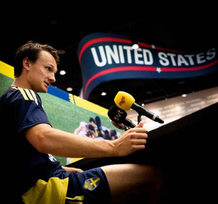 260610 Hjalmar Ekdal of the Swedish men s national football team in the mixed zone after a training session during day -1 of the FIFA World Cup, WM, Weltmeisterschaft, Fussball 2026 on June 10, 2026 in Dallas. Photo: Petter Arvidson BILDBYRAN kod PA PA1228 fotboll football soccer fotball vm fotbolls-vm fotball-vm fotbolls-vm 2026 fifa world cup 2026 mixed zone sverige sweden sverige a day -1 bbeng