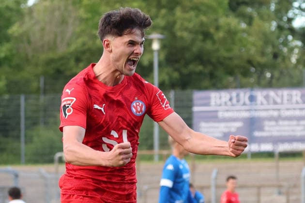 10.06.2026, xrekx, Fussball Relegation Regionalliga Suedwest , FK Pirmasens - VfR Mannheim v.l. Torjubel nach dem Tor zum celebrating the goal celebrate 0:1 durch Tim Seifert (VfR Mannheim) (DFL DFB REGULATIONS PROHIBIT ANY USE OF PHOTOGRAPHS as IMAGE SEQUENCES and or QUASI-VIDEO) Pirmasens