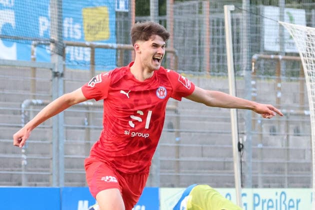 10.06.2026, xrekx, Fussball Relegation Regionalliga Suedwest , FK Pirmasens - VfR Mannheim v.l. Torjubel nach dem Tor zum celebrating the goal celebrate 0:1 durch Tim Seifert (VfR Mannheim) (DFL DFB REGULATIONS PROHIBIT ANY USE OF PHOTOGRAPHS as IMAGE SEQUENCES and or QUASI-VIDEO) Pirmasens