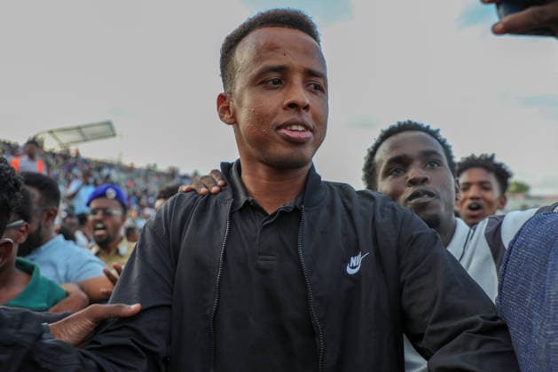 Somali referee Artan greeted by fans after being denied US entry for World Cup MOGADISHU, SOMALIA - JUNE 10: Somali referee Omar Abdulkadir Artan greets fans who show support for him, after he was denied entry into the United States where he had traveled to take part in the World Cup organization and was forced to return to his country, in Mogadishu, Somalia on June 10, 2026. Abuukar Mohamed Muhidin Anadolu Mogadishu Somalia. Editorial use only. Please get in touch for any other usage.  Copyright: x2026xAnadoluxAbuukarxMohamedxMuhidinx