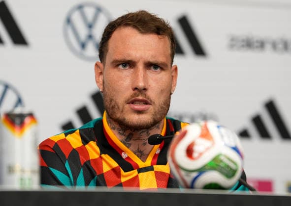 David Raum (Deutschland, 22) nimmt an einer Pressekonferenz. USA, Deutsche Fussballnationalmannschaft, Pressekonferenz, Winston-Salem, 10.06.2026 USA, Deutsche Fussballnationalmannschaft, Pressekonferenz, Winston-Salem, 10.06.2026 Winston-Salem
