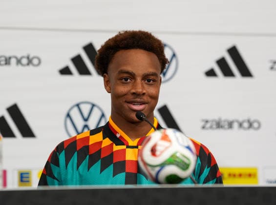 Assan Ouedraogo (Deutschland, 25) nimmt an einer Pressekonferenz. USA, Deutsche Fussballnationalmannschaft, Pressekonferenz, Winston-Salem, 10.06.2026 USA, Deutsche Fussballnationalmannschaft, Pressekonferenz, Winston-Salem, 10.06.2026 Winston-Salem