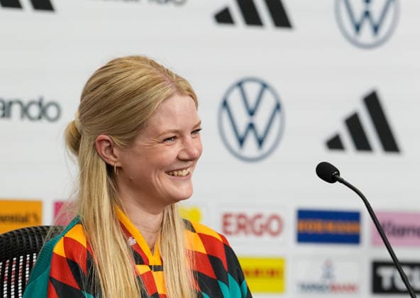 Franziska Wuelle (Deutschland, Pressesprecherin) nimmt an einer Pressekonferenz. USA, Deutsche Fussballnationalmannschaft, Pressekonferenz, Winston-Salem, 10.06.2026 USA, Deutsche Fussballnationalmannschaft, Pressekonferenz, Winston-Salem, 10.06.2026 Winston-Salem