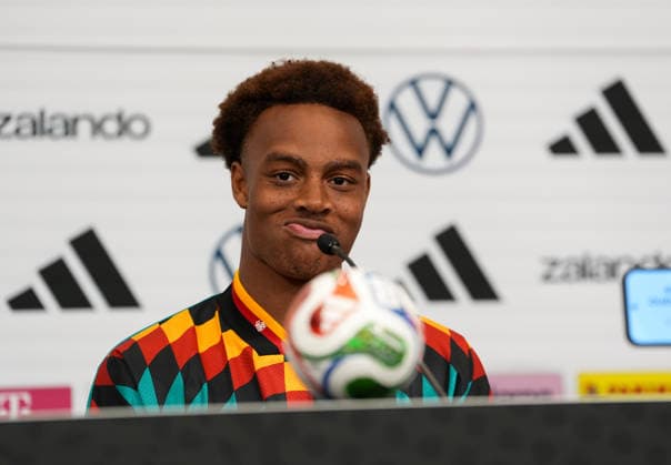 Assan Ouedraogo (Deutschland, 25) nimmt an einer Pressekonferenz. USA, Deutsche Fussballnationalmannschaft, Pressekonferenz, Winston-Salem, 10.06.2026 USA, Deutsche Fussballnationalmannschaft, Pressekonferenz, Winston-Salem, 10.06.2026 Winston-Salem