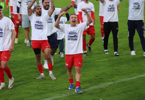 10.06.2026, Fussball Relegation zur Regionalliga Südwest, FK Pirmasens - VfR Mannheim, v.l., Alexandru Paraschiv (VfR Mannheim) jubelnd bejubelt jubelt jubeln celebrate DFL DFB REGULATIONS PROHIBIT ANY USE OF PHOTOGRAPHS AS IMAGE SEQUENCES AND OR QUASI-VIDEO. xdcx