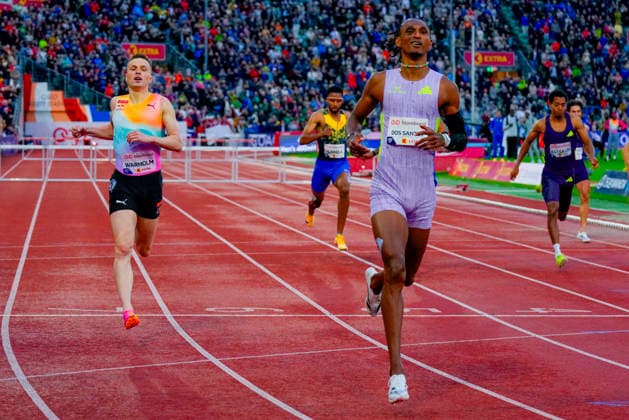 Athletics Bislett Games 2026 Oslo 20260610 Alison dos Santos from Brazil defeated Karsten Warholm in the Diamond League mens 400m hurdles under Photo Heiko Junge NTB Oslo Norway EDITORIAL USE ONLY RESTRICTED USE FOR BETTING COMPANIES  Copyright: xHeikoxJungex xNTBx