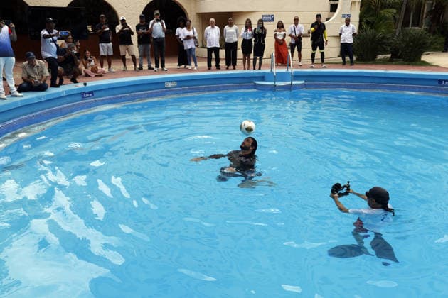 Joel Lefont Guinness World Record holder in Havana HAVANA, CUBA - JUNE 10: Joel Lefont, an athlete skilled in aquatic ball control and a Guinness World Record holder, broke his records for the most touches in one minute and the most touches in 30 seconds this Wednesday in Havana, Cuba. Angelo Mastrascusa Anadolu Havana Cuba. Editorial use only. Please get in touch for any other usage.  Copyright: x2026xAnadoluxAngeloxMastrascusax
