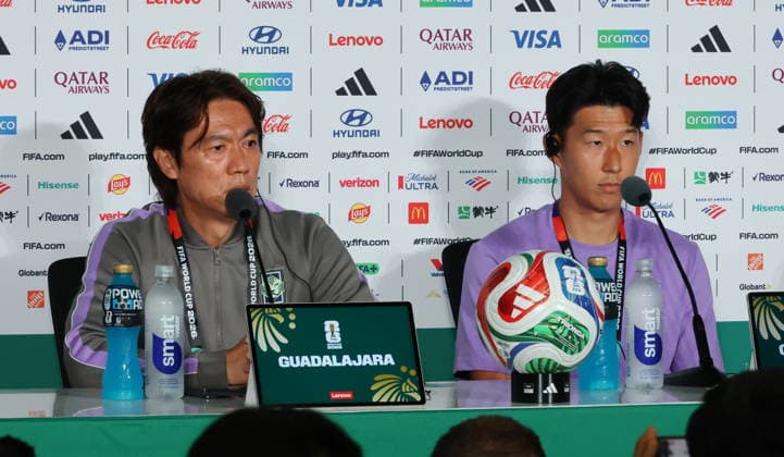 Fußball, FIFA WM 2026, Nationalteam Südkorea, Pressekonferenz South Korean team members speak at press conference, PK, Pressekonferenz ahead of Czechia World Cup match South Korean men s national football team head coach Hong Myung-bo (L) and captain Son Heung-min attend a press conference at Estadio Guadalajara in Zapopan, Mexico, 10 June 2026, a day ahead of a World Cup Group A football match against Czechia. Zapopan Mexico  Copyright: xYONHAPx