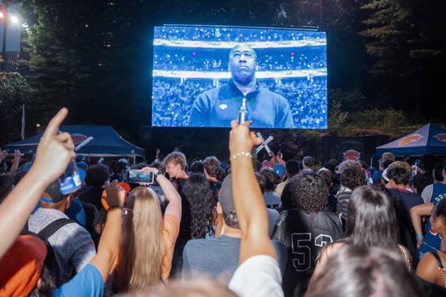 Knicks fans gather to watch the team play in Game 4 of NBA, Basketball Herren, USA Finals Fans gather at Wollman Rink in Central Park to watch Game 4 of the NBA Finals between the New York Knicks and the San Antonio Spurs in New York, New York, USA, 10 June 2026. The Knicks are playing in the NBA Finals for the first time since 1999. NEW YORK New York United States  Copyright: xOLGAxFEDOROVAx