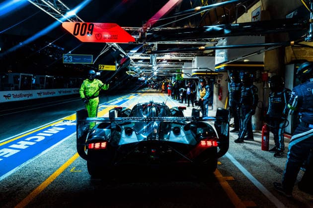 Motorsport, 24 Stunden von Le Mans, Training und Qualifikation #2 24 HEURES DU MANS 2026 - FREE PRACTICE AND QUALIFIYING SESSION 009 RIBERAS Alex (esp), SORENSEN Marco (dnk), DE ANGELIS Roman (can), Aston Martin THOR Team, Aston Martin Valkyrie 009, Hypercar, action during the Free Practice and Qualifying session of the 24 Hours of Le Mans 2026, 3rd round of the 2026 FIA World Endurance Championship, from June 10 to 11, 2026 on the Circuit des 24 Heures du Mans in Le Mans, France -  Copyright: xAndreaxLorenzinax