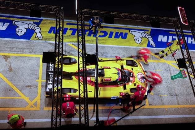 Motorsport, 24 Stunden von Le Mans, Training und Qualifikation #2 24 HEURES DU MANS 2026 - FREE PRACTICE AND QUALIFIYING SESSION 83 YE Yifei (chn), KUBICA Robert (pol), HANSON Phil (gbr), AF Corse, Ferrari 499P 83, Hypercar, pitstop, arrÃªt aux stands, during the Free Practice and Qualifying session of the 24 Hours of Le Mans 2026, 3rd round of the 2026 FIA World Endurance Championship, from June 10 to 11, 2026 on the Circuit des 24 Heures du Mans in Le Mans, France - Le MansFrance  Copyright: xFREDERICxLExFLOCxHx