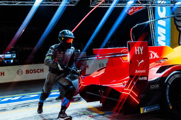 Motorsport, 24 Stunden von Le Mans, Training und Qualifikation #2 24 HEURES DU MANS 2026 - FREE PRACTICE AND QUALIFIYING SESSION 20 FRIJNS Robin (nld), RAST RenÃ (ger), VAN DER LINDE Sheldon (zaf), BMW M Team WRT, BMW M Hybrid V8 20, Hypercar, action during the Free Practice and Qualifying session of the 24 Hours of Le Mans 2026, 3rd round of the 2026 FIA World Endurance Championship, from June 10 to 11, 2026 on the Circuit des 24 Heures du Mans in Le Mans, France -  Copyright: xAndreaxLorenzinax