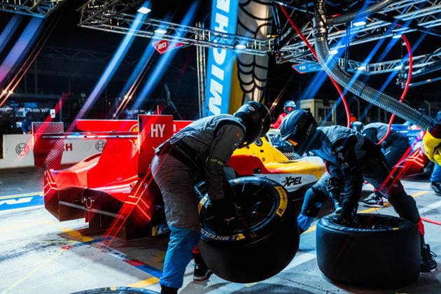 Motorsport, 24 Stunden von Le Mans, Training und Qualifikation #2 24 HEURES DU MANS 2026 - FREE PRACTICE AND QUALIFIYING SESSION 20 FRIJNS Robin (nld), RAST RenÃ (ger), VAN DER LINDE Sheldon (zaf), BMW M Team WRT, BMW M Hybrid V8 20, Hypercar, action during the Free Practice and Qualifying session of the 24 Hours of Le Mans 2026, 3rd round of the 2026 FIA World Endurance Championship, from June 10 to 11, 2026 on the Circuit des 24 Heures du Mans in Le Mans, France -  Copyright: xAndreaxLorenzinax