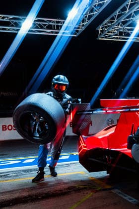 Motorsport, 24 Stunden von Le Mans, Training und Qualifikation #2 24 HEURES DU MANS 2026 - FREE PRACTICE AND QUALIFIYING SESSION 20 FRIJNS Robin (nld), RAST RenÃ (ger), VAN DER LINDE Sheldon (zaf), BMW M Team WRT, BMW M Hybrid V8 20, Hypercar, action during the Free Practice and Qualifying session of the 24 Hours of Le Mans 2026, 3rd round of the 2026 FIA World Endurance Championship, from June 10 to 11, 2026 on the Circuit des 24 Heures du Mans in Le Mans, France -  Copyright: xAndreaxLorenzinax