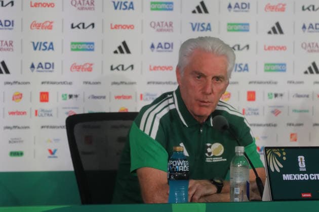 Fußball, FIFA WM 2026, Nationalteam Südafrika, Pressekonferenz Mexico v South Africa press conference, PK, Pressekonferenz - 2026 FIFA World Cup, WM, Weltmeisterschaft, Fussball South Africa National Football Team Head Coach Hugo Broos speaks during a press conference ahead of the 2026 FIFA World Cup Group A match between Mexico and South Africa at the Azteca Stadium now known as Mexico City Stadium. on June 10, 2026 in Mexico City, Mexico. (Photo by Ian Robles Eyepix Group) Copyright: xIanxRobles xEyepixxGroupx EL_10062026_186321JPEG