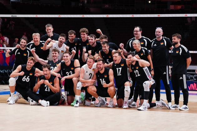 Canada V Germany - 2026 Men s Volleyball Nations League - Ottawa -Day1 Players of Germany pose for a team photo following their victory over Canada in the 2026 Men s Volleyball Nations League match at TD Place Arena on June 10, 2026, in Ottawa, Canada. Ottawa Ontario Canada  Copyright: xYuanxTianx originalFilename:tian-2026mens260610_npAuW.jpg