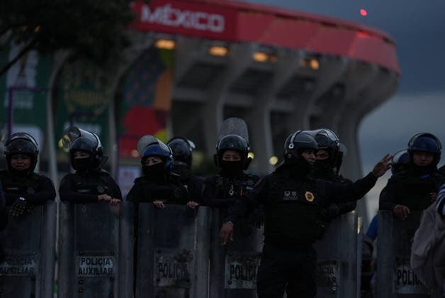 World Cup fans gather near Mexico City Stadium amid protests ahead of opening match MEXICO CITY, MEXICO – JUNE 10: Police officers stand guard as football fans from various countries gather near Mexico City Stadium ahead of the opening ceremony of the 2026 FIFA World Cup, WM, Weltmeisterschaft, Fussball in Mexico City, Mexico, on June 10, 2026. As supporters continue to arrive in the Mexican capital for the tournament festivities, access to the stadium in the Tlalpan district has been affected by ongoing protests in surrounding areas. Mexican authorities are expected to negotiate with demonstrators in an effort to ease disruptions ahead of the tournament s opening match between Mexico and South Africa on June 11, 2026. Juancho Torres Anadolu Mexico City Mexico. Editorial use only. Please get in touch for any other usage.  Copyright: x2026xAnadoluxJuanchoxTorresx