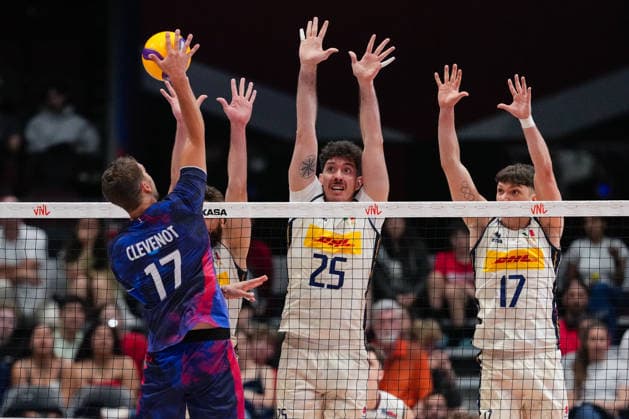 France V Italy - 2026 Men s Volleyball Nations League - Ottawa -Day1 Giovannimaria Gargiulo 25 of Italy and Luca Porro 17 of Italy compete during the 2026 Men s Volleyball Nations League match between France and Italy at TD Place Arena on June 10, 2026, in Ottawa, Canada. Ottawa Ontario Canada  Copyright: xYuanxTianx originalFilename:tian-2026mens260610_nprT2.jpg