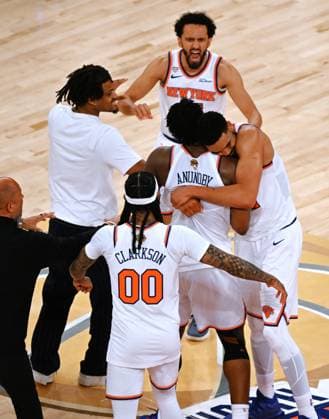 (260611) -- NEW YORK, June 11, 2026 -- Players of New York Knicks celebrate after the final game 4 between New York Knicks and San Antonio Spurs at the 2025-2026 NBA, Basketball Herren, USA basketball game in San Antonio, the United States, June 10, 2026. ) (SP)U.S.-NEW YORK-BASKETBALL-NBA-FINALS-KNICKS VS SPURS WuxXiaoling 