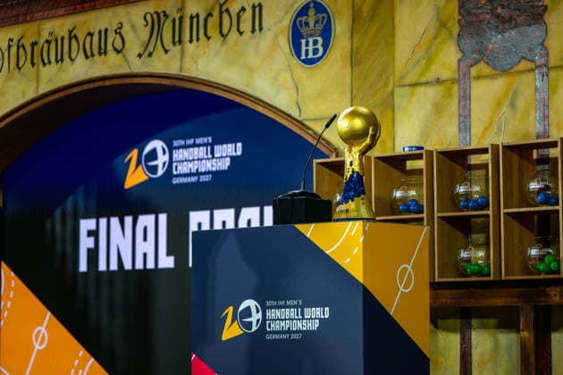 FINAL DRAW IHF MensÂ s Handball World Championship, WM, Weltmeisterschaft Germany 2027; 10.06.2026 Im Hofbräuhaus in München findet heute die finale Gruppenauslosung für die Handball WM 2027 statt - im Bild der WM Pokal auf dem Tisch