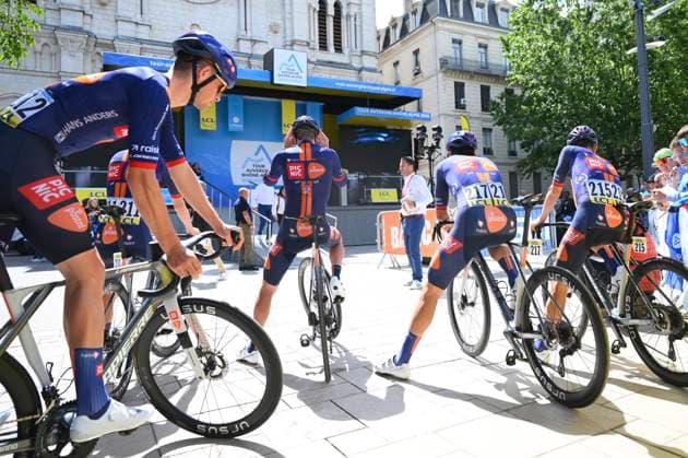 Tour Auvergne - Rhone-Alpes 2026 Stage 5 PARC DES OISEAUX - VILLARS-LES-DOMBES, FRANCE - JUNE 11 : riders of team Picnic PostNL during stage 5 of the 78th edition of Tour Auvergne - Rhone-Alpes an UCI World Tour 2.UWT cycling road race stage for Men Elite of 195.8 km with start in Saint-Chamond and finish in Parc des Oiseaux - Villars-les-Dombes on June 11, 2026 in Parc des Oiseaux - Villars-les-Dombes, France, 11 06 2026 ( Motordriver Guy De Vuyst - Parc des Oiseaux - Villars-les-Dombes France  Copyright: xVincentxKalutx