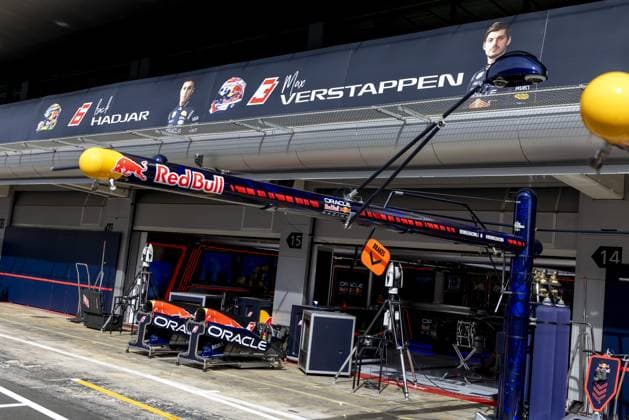 BARCELONA - The Red Bull Racing garage at the Circuit de Barcelona-Catalunya during the media day leading up to the Barcelona Grand Prix. SANDER KONING ANP xVIxANPxSportx xxANPxIVx 560729018 originalFilename: 560729018.jpg