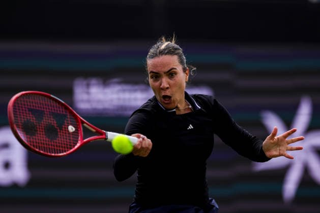 ROSMALEN, NETHERLANDS - JUNE 11: Elena-Gabriela Ruse of Romania plays a forehand in her Women s Singles Second Round match against Elise Mertens of Belgium during Day 4 of the Libema Open Grass Court Championships at the Autotron on June 11, 2026 in Rosmalen, Netherlands.  Copyright: xRenexNijhuis MBxMediax
