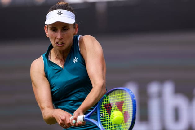 ROSMALEN, NETHERLANDS - JUNE 11: Elise Mertens of Belgium plays a backhand in her Women s Singles Second Round match against Elena-Gabriela Ruse of Romania during Day 4 of the Libema Open Grass Court Championships at the Autotron on June 11, 2026 in Rosmalen, Netherlands.  Copyright: xRenexNijhuis MBxMediax