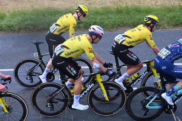 Tour Auvergne - Rhone-Alpes 2026 Stage 5 PARC DES OISEAUX - VILLARS-LES-DOMBES, FRANCE - JUNE 11 : Affini Edoardo (ITA) of Team Visma Lease a Bike, Hagenes Per Strand (NOR) of Team Visma Lease a Bike, Van Aert Wout (BEL) of Team Visma Lease a Bike during stage 5 of the 78th edition of Tour Auvergne - Rhone-Alpes an UCI World Tour 2.UWT cycling road race stage for Men Elite of 195.8 km with start in Saint-Chamond and finish in Parc des Oiseaux - Villars-les-Dombes on June 11, 2026 in Parc des Oiseaux - Villars-les-Dombes, France, 11 06 2026 ( Motordriver Guy De Vuyst - Parc des Oiseaux - Villars-les-Dombes France  Copyright: xVincentxKalutx