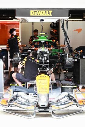 McLaren F1 Team during the Formula 1 Barcelona-Catalunya Grand Prix 2026, 7th round of the 2026 Formula One World Championship, WM, Weltmeisterschaft from June 12 to 14, 2026 on the Circuit de Barcelona-Catalunya, in Montmelo, Spain - Photo: Hoch Zwei Montmelo Spain