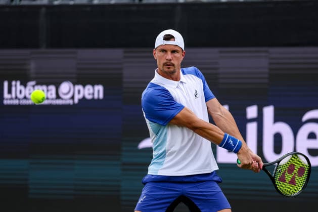 ROSMALEN, NETHERLANDS - JUNE 11: Marton Fucsovics of Hungary plays a backhand in his Men s Singles Second Round match against Felix Auger-Aliassime of Canada during Day 4 of the Libema Open Grass Court Championships at the Autotron on June 11, 2026 in Rosmalen, Netherlands.  Copyright: xRenexNijhuis MBxMediax