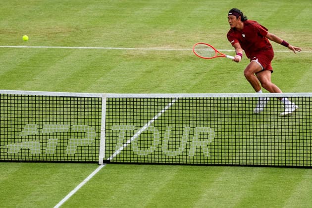 ROSMALEN, NETHERLANDS - JUNE 11: Zhizhen Zhang of China plays a forehand in his Men s Singles Second Round match against Tallon Griekspoor of the Netherlands during Day 4 of the Libema Open Grass Court Championships at the Autotron on June 11, 2026 in Rosmalen, Netherlands.  Copyright: xRenexNijhuis MBxMediax