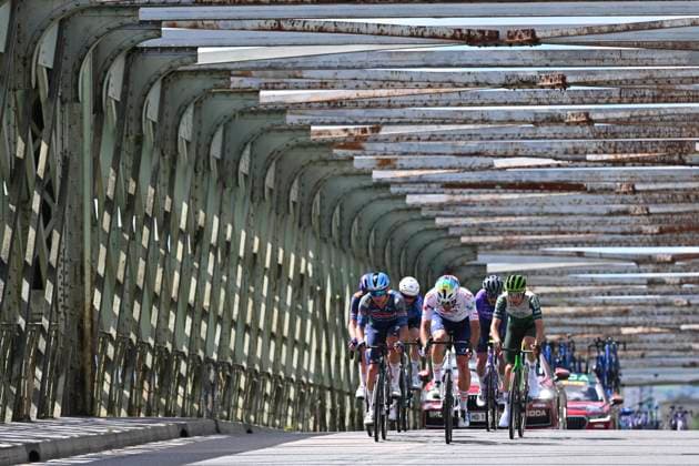 Tour Auvergne - Rhone-Alpes 2026 Stage 5 PARC DES OISEAUX - VILLARS-LES-DOMBES, FRANCE - JUNE 11 : Arriolabengoa Julen (ESP) of Caja Rural - Seguros RGA, Reinderink Pepijn (NED) of Soudal Quick-Step, Houle Hugo (CAN) of Alpecin - Premier Tech, Dhondt Robbe (BEL) of Team Picnic PostNL, Engelhardt Felix (GER) of Team Jayco AlUla, Guernalec Thibault (FRA) of TotalEnergies during stage 5 of the 78th edition of Tour Auvergne - Rhone-Alpes an UCI World Tour 2.UWT cycling road race stage for Men Elite of 195.8 km with start in Saint-Chamond and finish in Parc des Oiseaux - Villars-les-Dombes on June 11, 2026 in Parc des Oiseaux - Villars-les-Dombes, France, 11 06 2026 ( Motordriver Guy De Vuyst - Parc des Oiseaux - Villars-les-Dombes France  Copyright: xVincentxKalutx