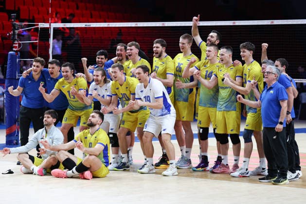 (260611) -- LINYI, June 11, 2026 -- Members of Ukraine celebrate victory after the men s pool 3 match between China and Ukraine at the 2026 Volleyball Nations League (VNL) in Linyi, east China s Shandong Province, June 11, 2026. ) (SP)CHINA-LINYI-VOLLEYBALL NATIONS LEAGUE-CHN VS UKR(CN) ZhuxZheng 
