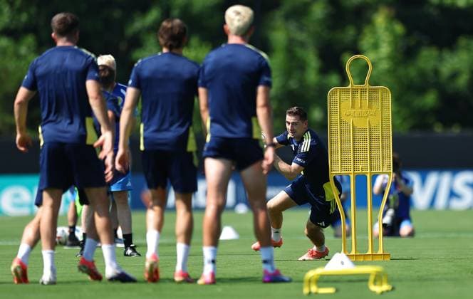 Kenny McLean of Scotland Scotland Training Session and press conference, PK, Pressekonferenz 2026 FIFA World Cup, WM, Weltmeisterschaft, Fussball Football, Atrium Health Performance Park, Charlotte, USA - 11 Jun 2026Charlotte Atrium Health Performance Park United States of America EDITORIAL USE ONLY No use with unauthorised audio, video, data, fixture lists, club league logos or live services. Online in-match use limited to 120 images, no video emulation. No use in betting, games or single club league player publications.  Copyright: xMichaelxZemanek Shutterstockx 16919988g