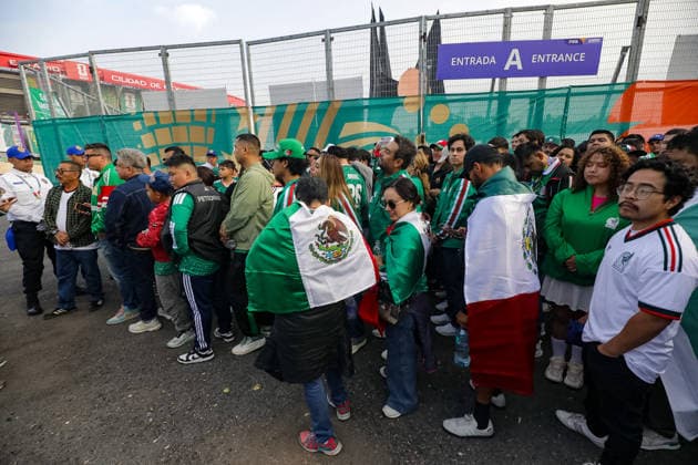 Fans Attending FIFA World Cup, WM, Weltmeisterschaft, Fussball Opening Match At Azteca Stadium Mexicans arrive the Azteca Stadium to support the Mexican national team, Nationalteam in the opening match against South Africa of the 2026 FIFA World Cup. on June 11, 2026 in Mexico City, Mexico. (Photo by Ian Robles Eyepix Group) Copyright: xIanxRobles xEyepixxGroupx EL_11062026_186396JPEG