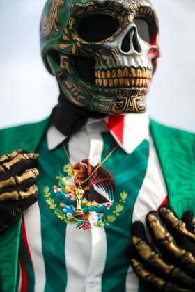 FIFA World Cup, WM, Weltmeisterschaft, Fussball 2026 - Group A - Mexico vs South Africa A fan of Mexico poses for photgraphs outside the Mexico City Stadium, Mexico, 11 June 2026, prior to the FIFA World Cup 2026 opening match Mexico against South Africa. MEXICO CITY Mexico  Copyright: xIsaacxEsquivelx