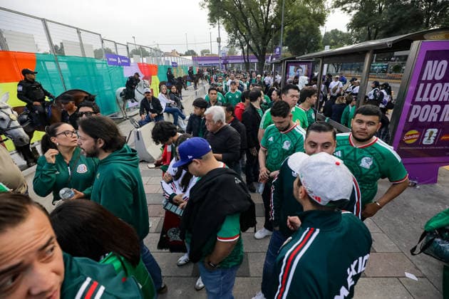 June 11, 2026, Mexico City, Ciudad de Mexico, Mexico: Mexicans arrive the Azteca Stadium to support the Mexican national team, Nationalteam in the opening match against South Africa of the 2026 FIFA World Cup, WM, Weltmeisterschaft, Fussball on June 11, 2026 in Mexico City, Mexico. Mexico City Mexico - ZUMAe321 20260611_zsa_e321_023 Copyright: xIanxRoblesx