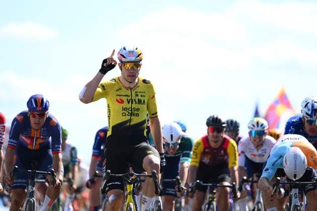 Tour Auvergne - Rhone-Alpes 2026 Stage 5 PARC DES OISEAUX - VILLARS-LES-DOMBES, FRANCE - JUNE 11 : Van Aert Wout (BEL) of Team Visma Lease a Bike wins the sprint, second place for Hofstetter Hugo (FRA) of NSN Cycling Team during stage 5 of the 78th edition of Tour Auvergne - Rhone-Alpes an UCI World Tour 2.UWT cycling road race stage for Men Elite of 195.8 km with start in Saint-Chamond and finish in Parc des Oiseaux - Villars-les-Dombes on June 11, 2026 in Parc des Oiseaux - Villars-les-Dombes, France, 11 06 2026 ( Motordriver Guy De Vuyst - Parc des Oiseaux - Villars-les-Dombes France  Copyright: xVincentxKalutx