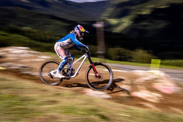 Whoop UCI Mountainbike World Series Leogang Downhill HÖLL Valentina COMMENCAL SCHWALBE BY LES ORRESat Whoop UCI Mountainbike World Series Leogang Downhill, 11.06.2026,in Leogang,AUT Foto: Sebastian Sternemann