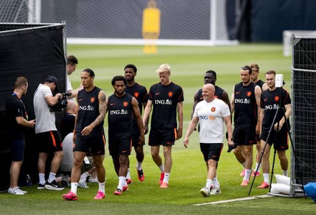 KANSAS CITY - Virgil van Dijk (of the Netherlands), Quinten Timber (of the Netherlands), Jan Paul van Hecke (of the Netherlands), Brian Brobbey (of the Netherlands), Marten de Roon (of the Netherlands), and Teun Koopmeiners (of the Netherlands) during a training session of the Dutch national team, Nationalteam at the training complex on June 11, 2026, in Kansas City. The Dutch national team is preparing for the 2026 FIFA World Cup, WM, Weltmeisterschaft, Fussball KOEN VAN WEEL ANP xVIxANPxSportx xxANPxIVx 560749672 originalFilename: 560749672.jpg