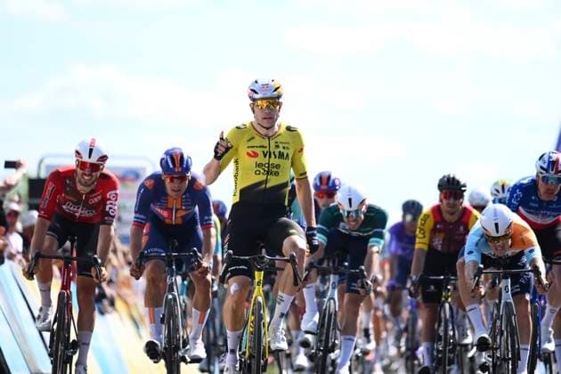 Tour Auvergne - Rhone-Alpes 2026 Stage 5 PARC DES OISEAUX - VILLARS-LES-DOMBES, FRANCE - JUNE 11 : Van Aert Wout (BEL) of Team Visma Lease a Bike wins the sprint, second place for Hofstetter Hugo (FRA) of NSN Cycling Team, third place for Bauhaus Phil (GER) of Bahrain - Victorious, fourth place for Braet Vito (BEL) of Lotto Intermarche during stage 5 of the 78th edition of Tour Auvergne - Rhone-Alpes an UCI World Tour 2.UWT cycling road race stage for Men Elite of 195.8 km with start in Saint-Chamond and finish in Parc des Oiseaux - Villars-les-Dombes on June 11, 2026 in Parc des Oiseaux - Villars-les-Dombes, France, 11 06 2026 ( Motordriver Guy De Vuyst - Parc des Oiseaux - Villars-les-Dombes France  Copyright: xVincentxKalutx