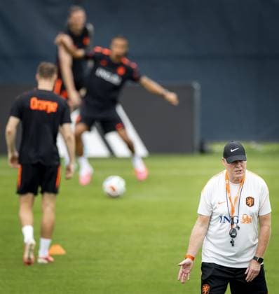 KANSAS CITY - Netherlands coach Ronald Koeman during a training session of the Dutch national team, Nationalteam at the training complex on June 11, 2026, in Kansas City. The Dutch national team is preparing for the 2026 World Cup. KOEN VAN WEEL ANP xVIxANPxSportx xxANPxIVx 560751782 originalFilename: 560751782.jpg