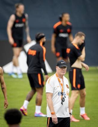 KANSAS CITY - Netherlands coach Ronald Koeman during a training session of the Dutch national team, Nationalteam at the training complex on June 11, 2026, in Kansas City. The Dutch national team is preparing for the 2026 World Cup. KOEN VAN WEEL ANP xVIxANPxSportx xxANPxIVx 560751790 originalFilename: 560751790.jpg