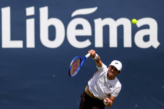 ROSMALEN, NETHERLANDS - JUNE 11: Benjamin Bonzi of France serves in his Men s Singles Second Round match against Ugo Humbert of France during Day 4 of the Libema Open Grass Court Championships at the Autotron on June 11, 2026 in Rosmalen, Netherlands.  Copyright: xRenexNijhuis MBxMediax