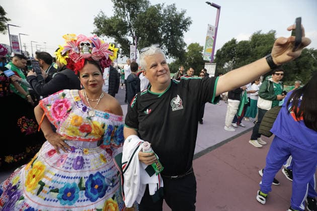 Fans Attending FIFA World Cup, WM, Weltmeisterschaft, Fussball Opening Match At Azteca Stadium Mexicans arrive the Azteca Stadium to support the Mexican national team, Nationalteam in the opening match against South Africa of the 2026 FIFA World Cup. on June 11, 2026 in Mexico City, Mexico. Mexico City CDMX Mexico Copyright: xIanxRoblesx