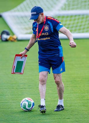Sapin national team, Nationalteam World Cup - 11 06 2026 Luis de la Fuente, Manager of Spain during the Spanish national team s training session at their World Cup base camp at the Baylor School in Chattanooga, United States of America on June 11, 2026. Photo (PGS Photo Agency) Chattanooga United Satates of America Copyright: xPGSxPhotoxAgencyx