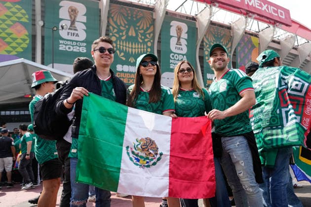 Mexico v South Africa: Group A - FIFA World Cup, WM, Weltmeisterschaft, Fussball 2026 Supporters of Mexico pose for the photo during the FIFA World Cup 2026 Group A match between Mexico and South Africa at Mexico City Stadium on June 11, 2026 in Mexico City, Mexico. Mexico City Mexico  Copyright: xJosexBretonx originalFilename:bretonhernandez-mexicovs260611_np3p7.jpg