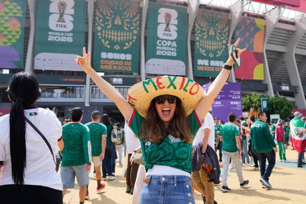 June 11, 2026, Mexico City, Mexico, Mexico: Supporter of Mexico poses for the photoduring the FIFA World Cup, WM, Weltmeisterschaft, Fussball 2026 Group A match between Mexico and South Africa at Mexico City Stadium on June 11, 2026 in Mexico City, Mexico. Mexico V South Africa: Group A - FIFA World Cup 2026  - ZUMAa181 20260611_zaa_a181_017 Copyright: xJosexBretonx